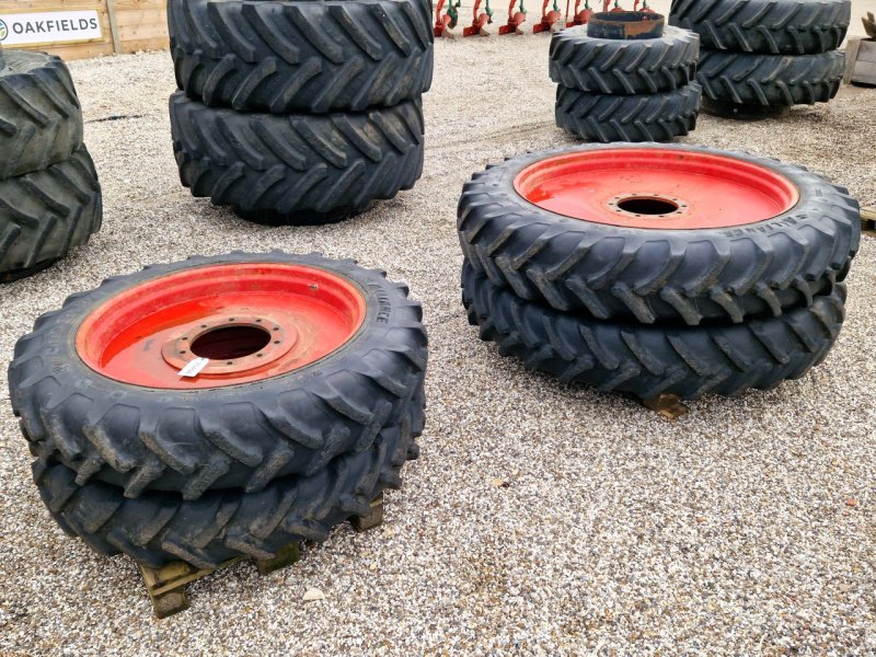 Set of 13.6R48 &amp; 270/95R36 Alliance tyres on fixed rims, to suit Fendt 700-series
