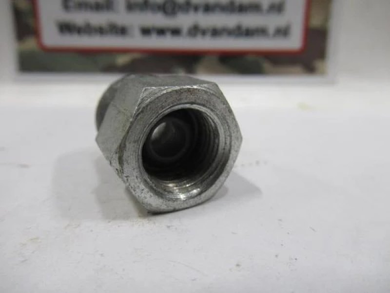 Connector hoofdremcilinder