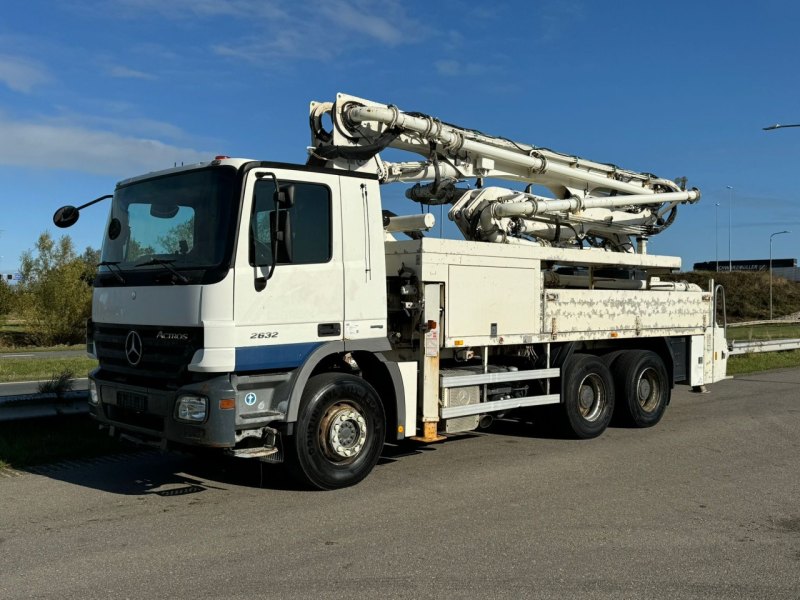 Mercedes Benz Actros 2632 6×4 with Putzmeister BSF 24-4 11 24m concrete pump