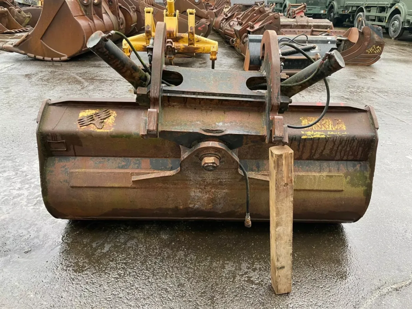tilting bucket CW40 - 4