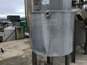 VERTICAL STAINLESS STEEL TANK 980 LITRES INSULATED