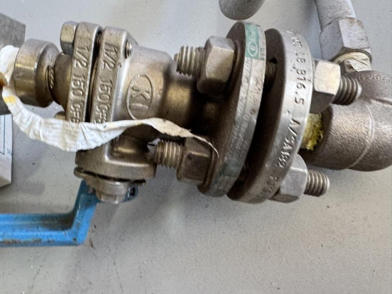 Instrument manifold valve
