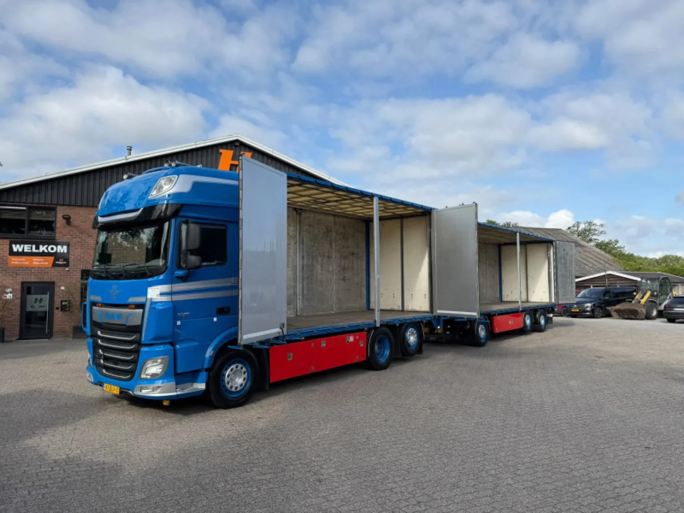 DAF XF 530 Full Air Side Doors Combi AS-3 Lift Axle/Steering Axle NL Truck - 1