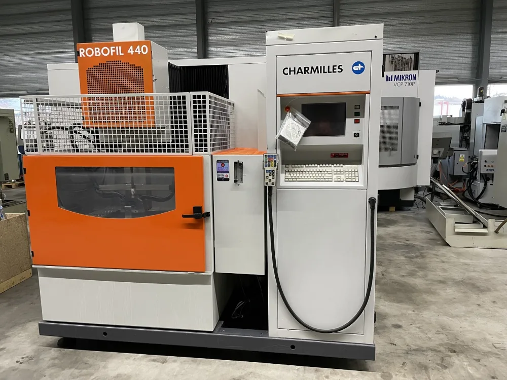 MACHINE A ETINCELER A FIL”CHARMILLES” ROBOFIL 440