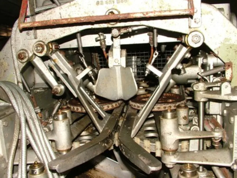 Baader 421 Heading Machine