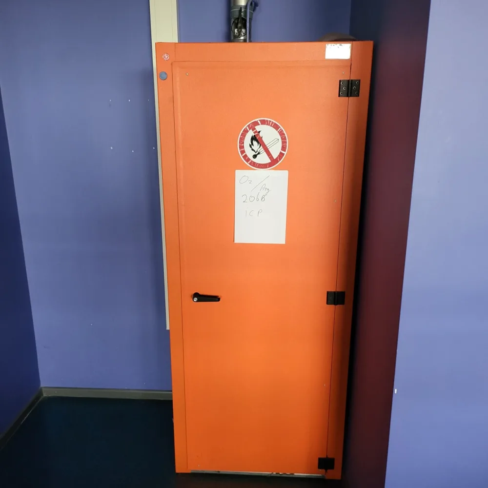 2068 - Used Schramm safety cabinet for compressed gas cylinders