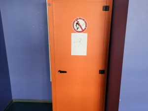 2068 - Used Schramm safety cabinet for compressed gas cylinders