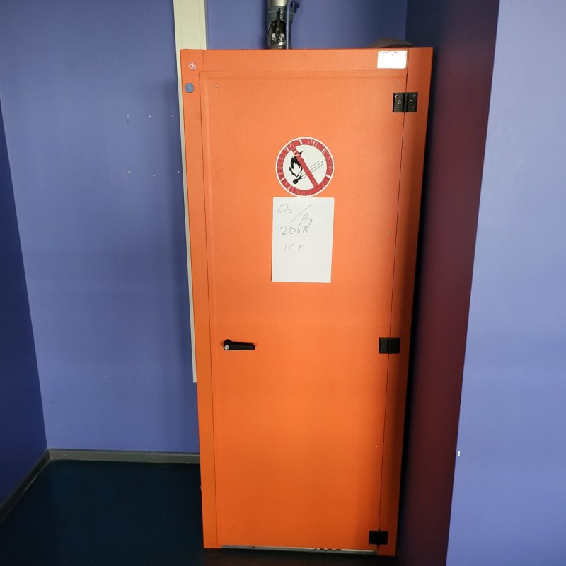 2068 - Used Schramm safety cabinet for compressed gas cylinders