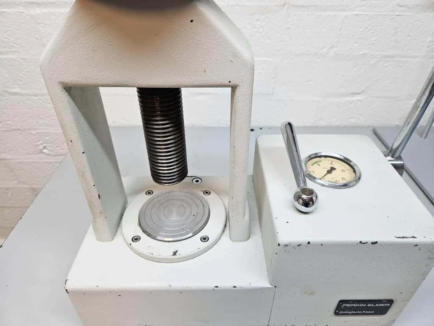 Perkin Elmer hydraulische pres 25 ton IR Spectroscopie - 1