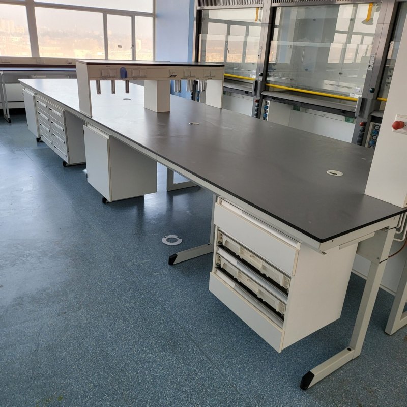 2074 – Used S+B island laboratory table (544 cm)