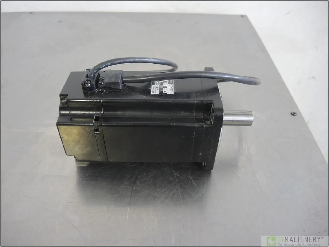 2001 OMRON R88M-W75030H-S1 AI1565 - 4