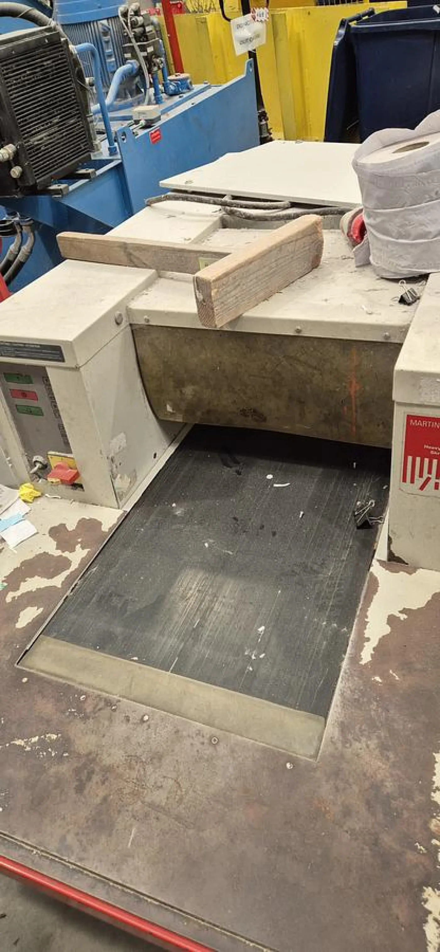 2015 Martian Yale 16.50 Heavy Duty Paper Shredder - 2