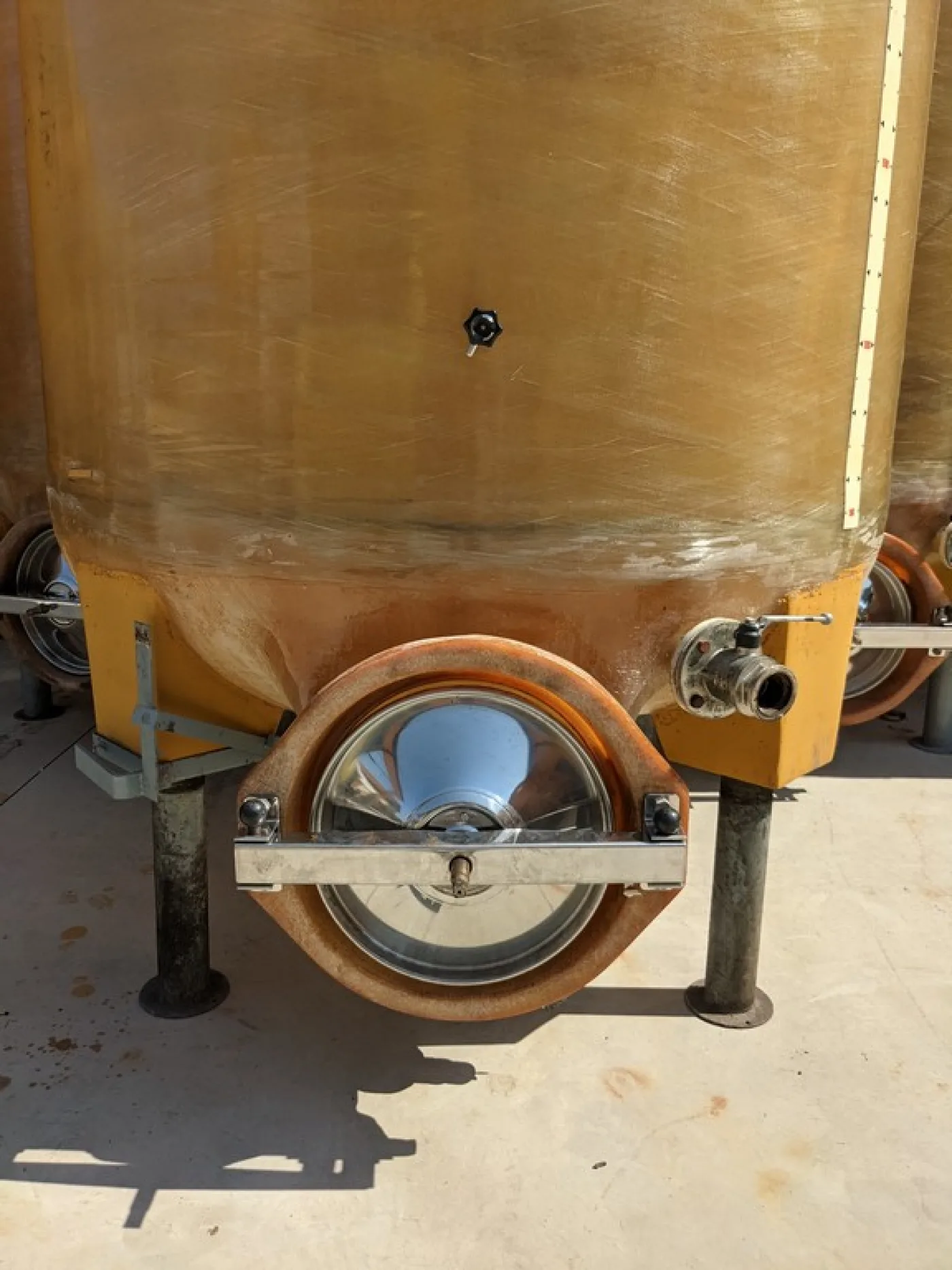 FIBERGLASS TANKS VARIABLE CAPACITY FIRM CMP, CAPACITY HL 75 ABOUT, ON LEGS, BOTTOM TO DRAIN OFF, SECOND-HAND EQUIPMENT - 4