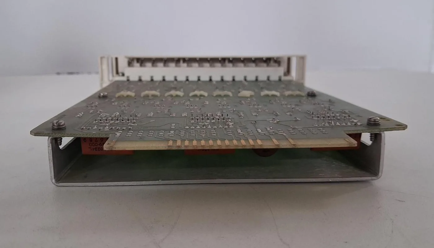 Gould Modicon B644 8-Channel Digital Input Module - 4