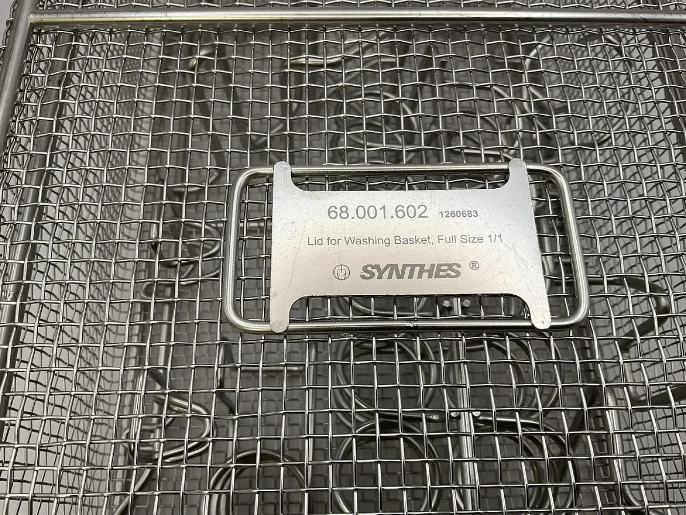 Synthes 68.001.610 with lid - 2
