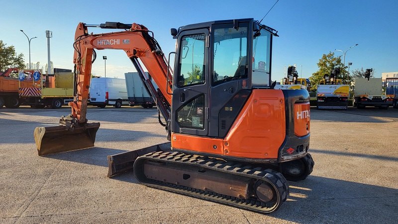 Hitachi ZX65USB-5A CLR