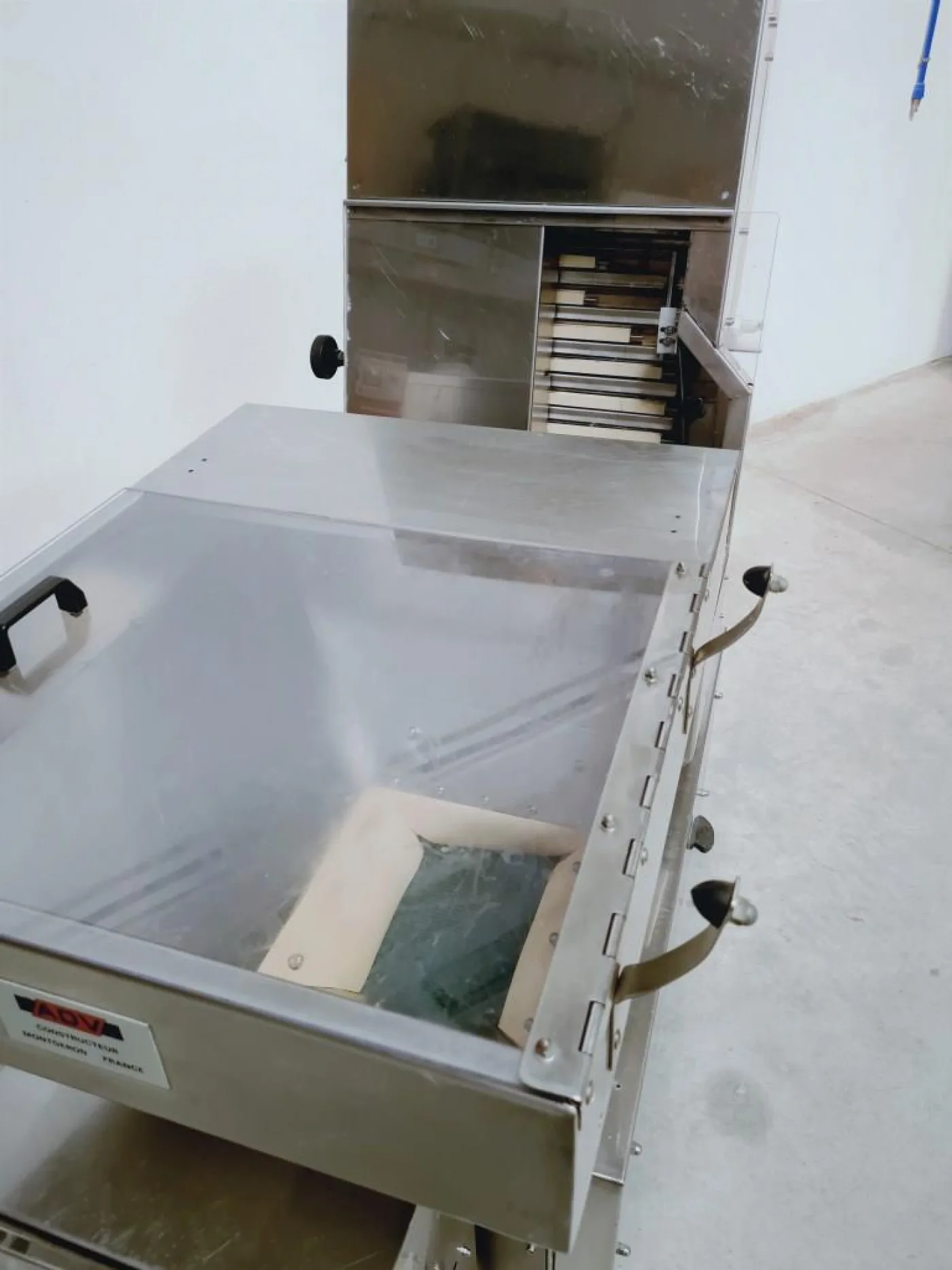 ALIMENTATORE ORIENTATORE TAPPI – ADV – MOD. 805 - 6