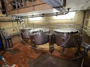 Yeast tub with spout