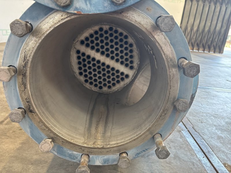 Apaco AG AW300-2000/20-98 (12 m²) - Shell and tube heat exchanger
