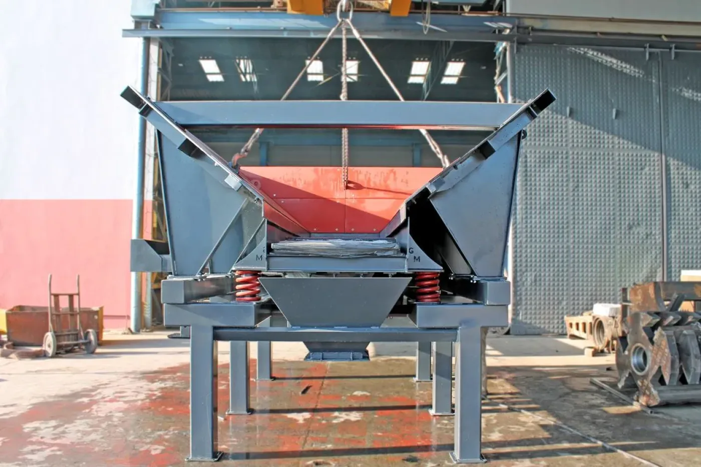 Vibrating Rock Feeder (Grizzly Feeder) - 8