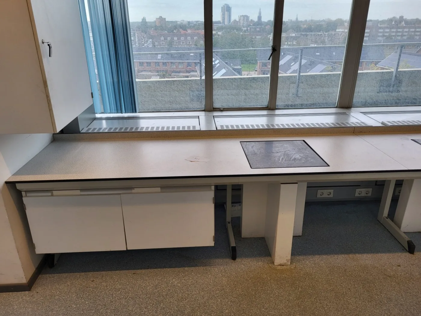1973 – Used S+B Laboratory wall table (550 cm) - 3