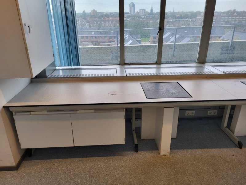 1973 – Used S+B Laboratory wall table (550 cm)