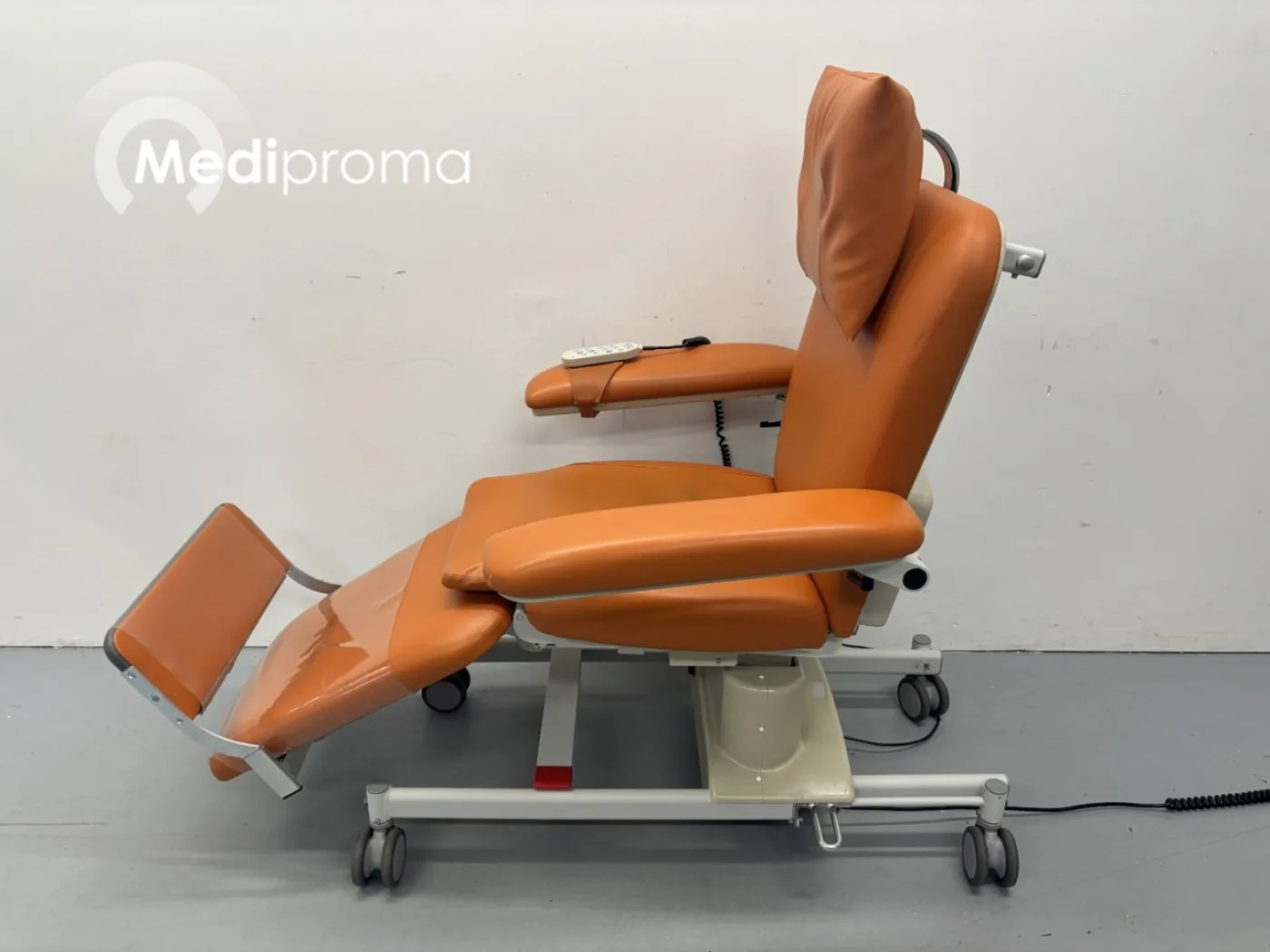 Bionic ComfortLine Dialysis Chair - 1
