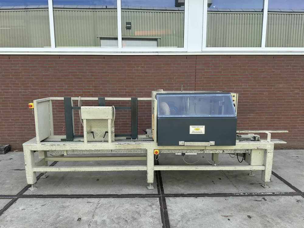 H&M inval frees machine voor pallet planken