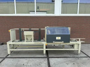 H&M inval frees machine voor pallet planken