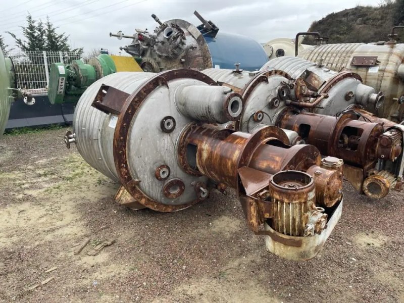 USED STAINLESS STEEL REACTOR 316 2000 LITERS WITH AGITATION AND HALF ROD
