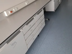 Used laboratory wall tables from SplusB