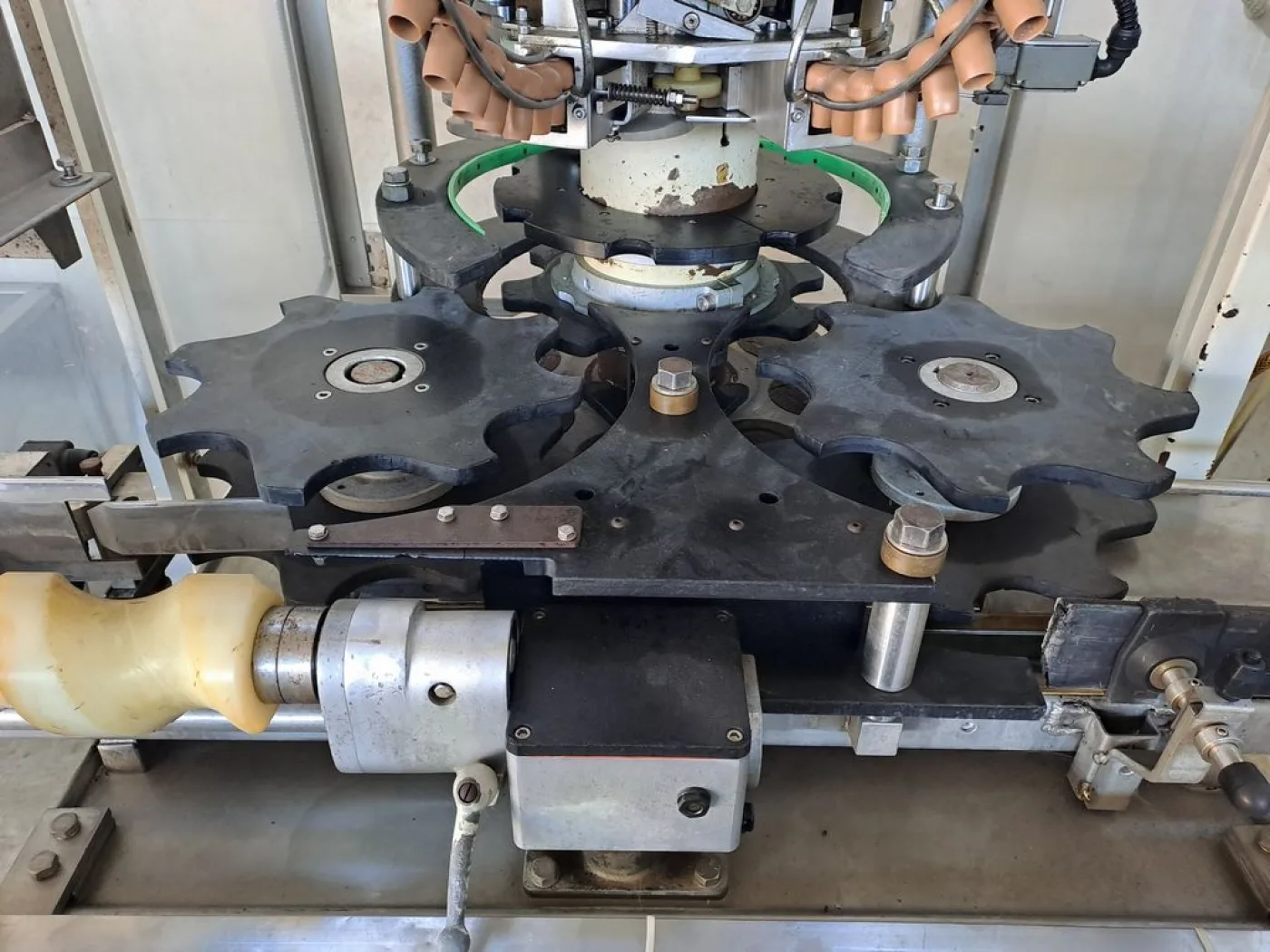 CORKING MACHINE BERTOLASO, MODEL KAPPA 108 8 HEADS FOR PLASTIC MUSHROOM CAP, SECOND-HAND MACHINE - 3