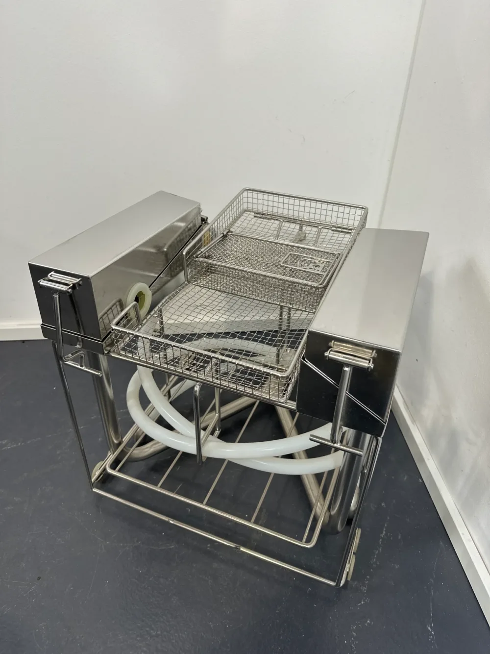 BHT Innova 3000 Desinfektor-Einsatz (Injektorwagen)