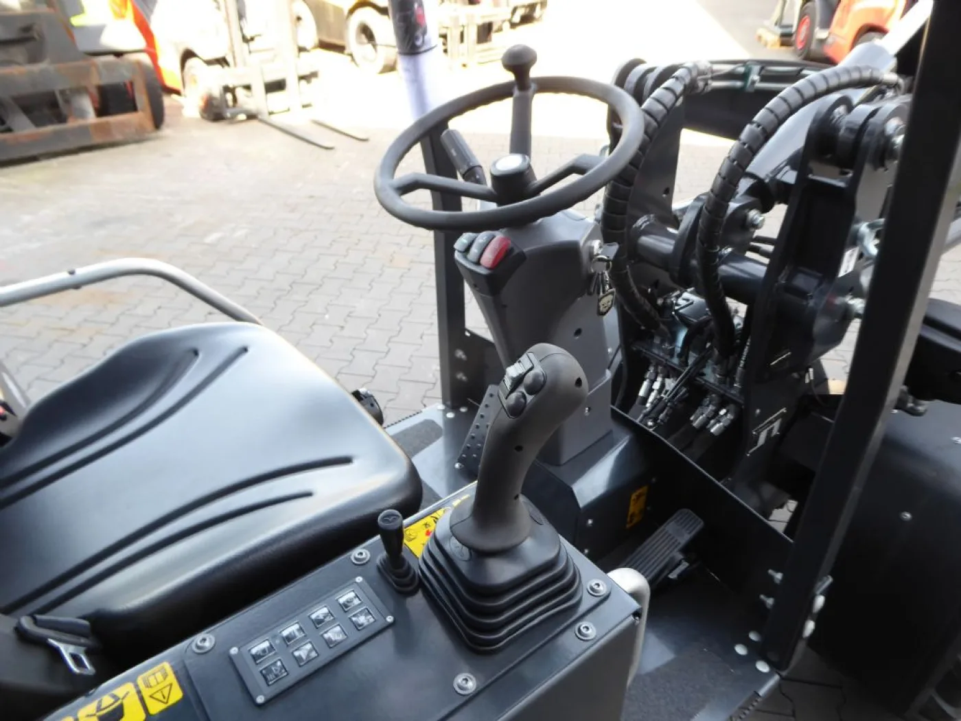 Pitbull Pitbull X27-45 mit Linde Hydrostat - 6