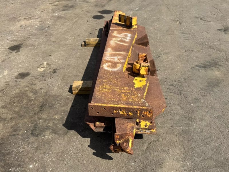 Caterpillar Tail gate 725