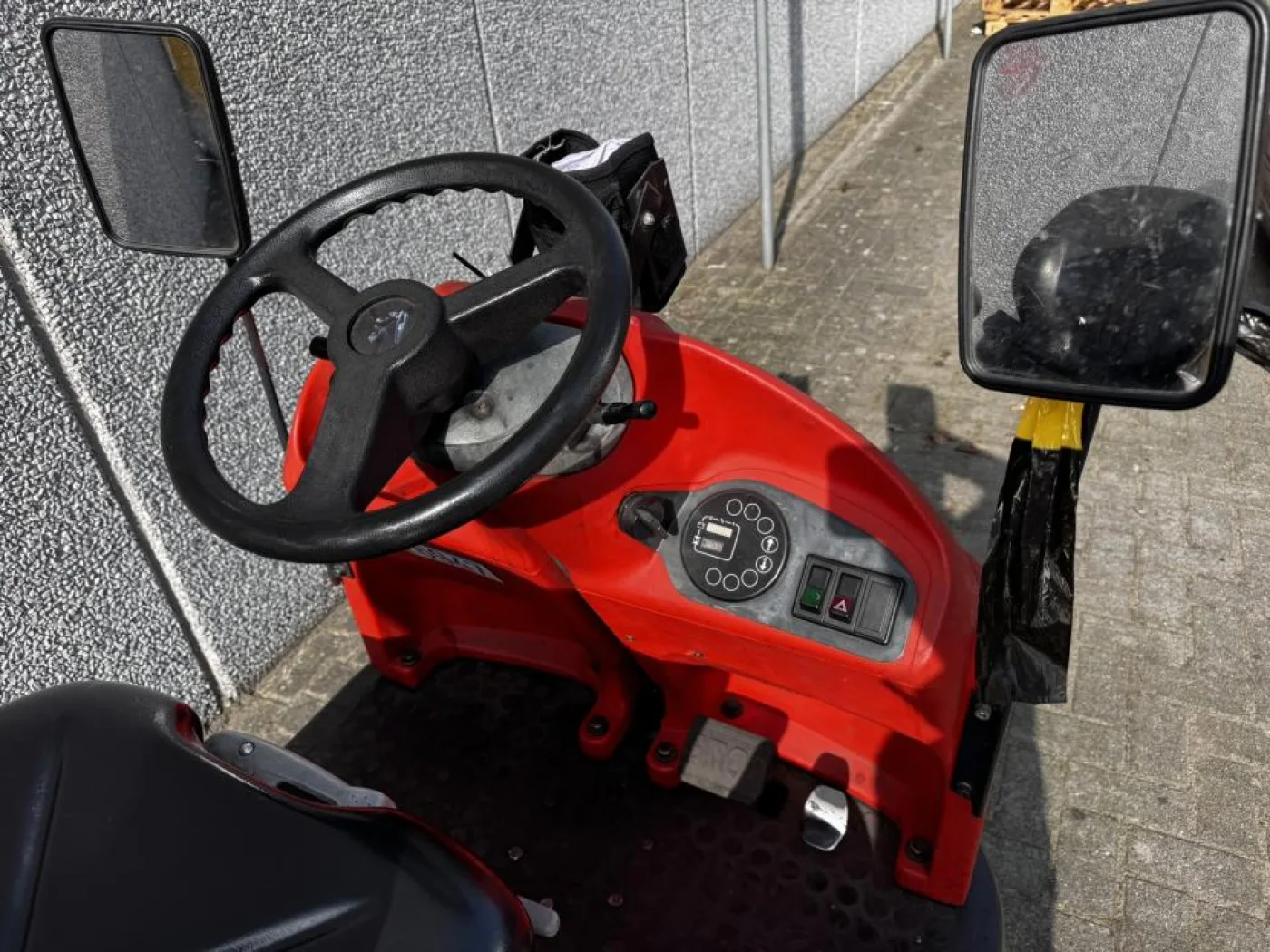 2004 Linde Tow Tractor - 7