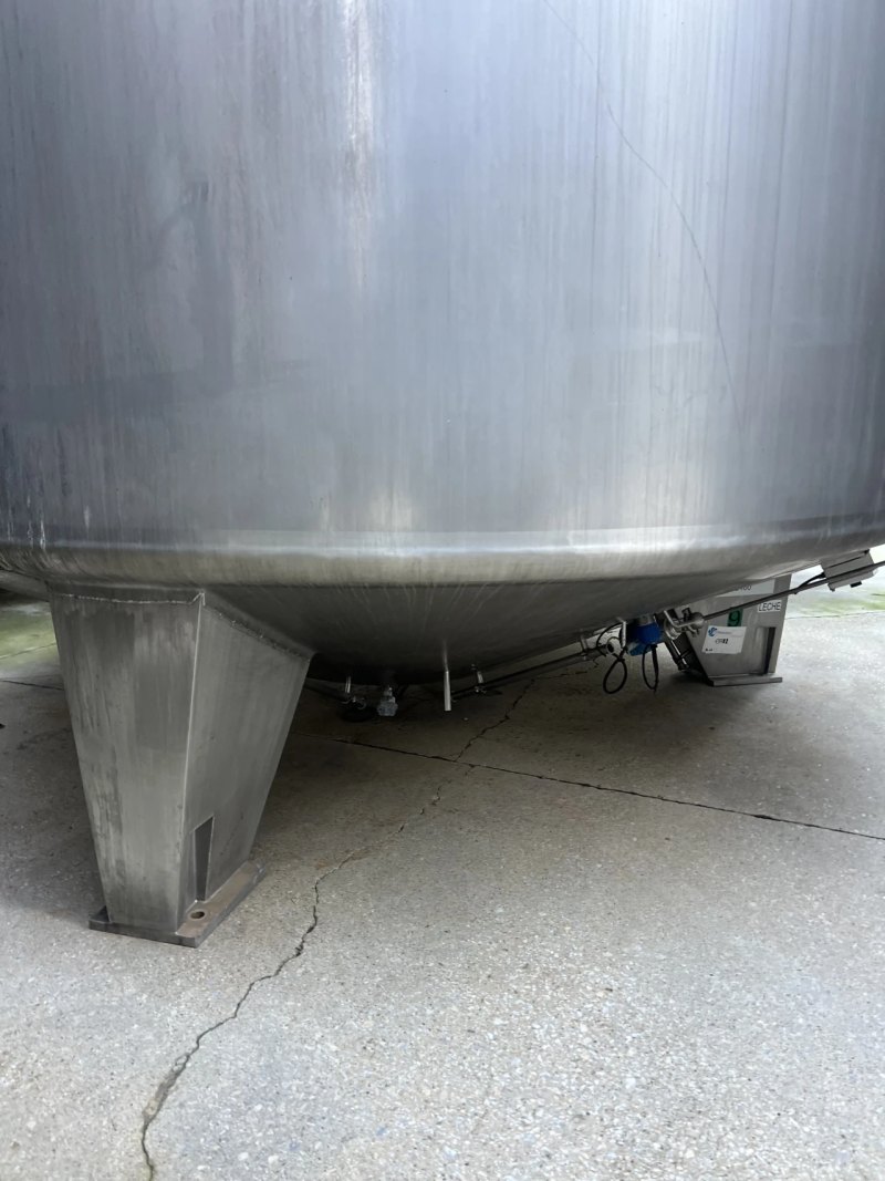 STAINLESS STEEL 304 TANK 30,000 LITRES WITH HERMETIC INSULATION AND OFFSET AGITATION