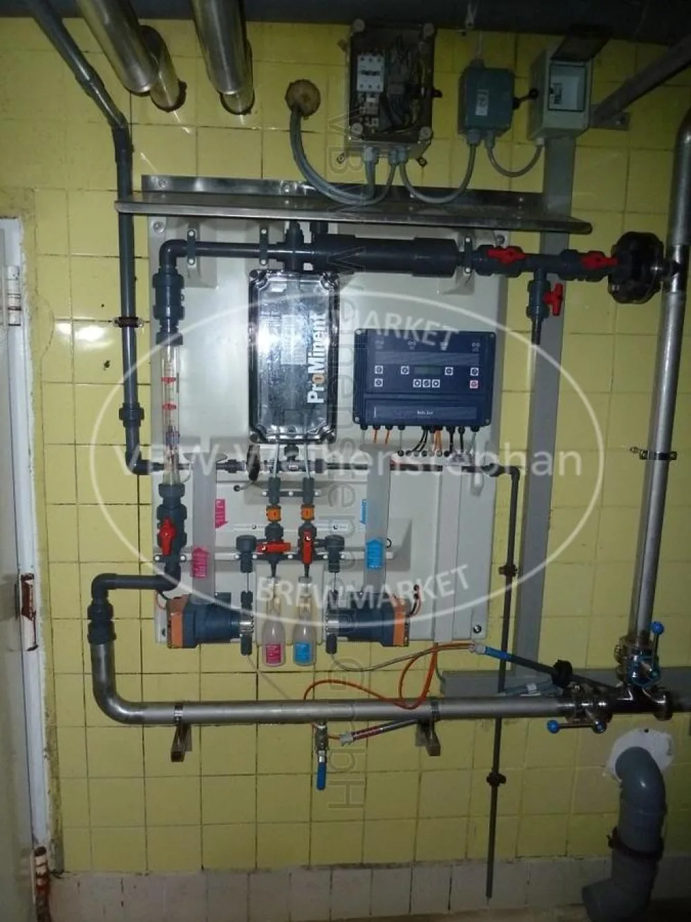 Chlorine dioxide generator