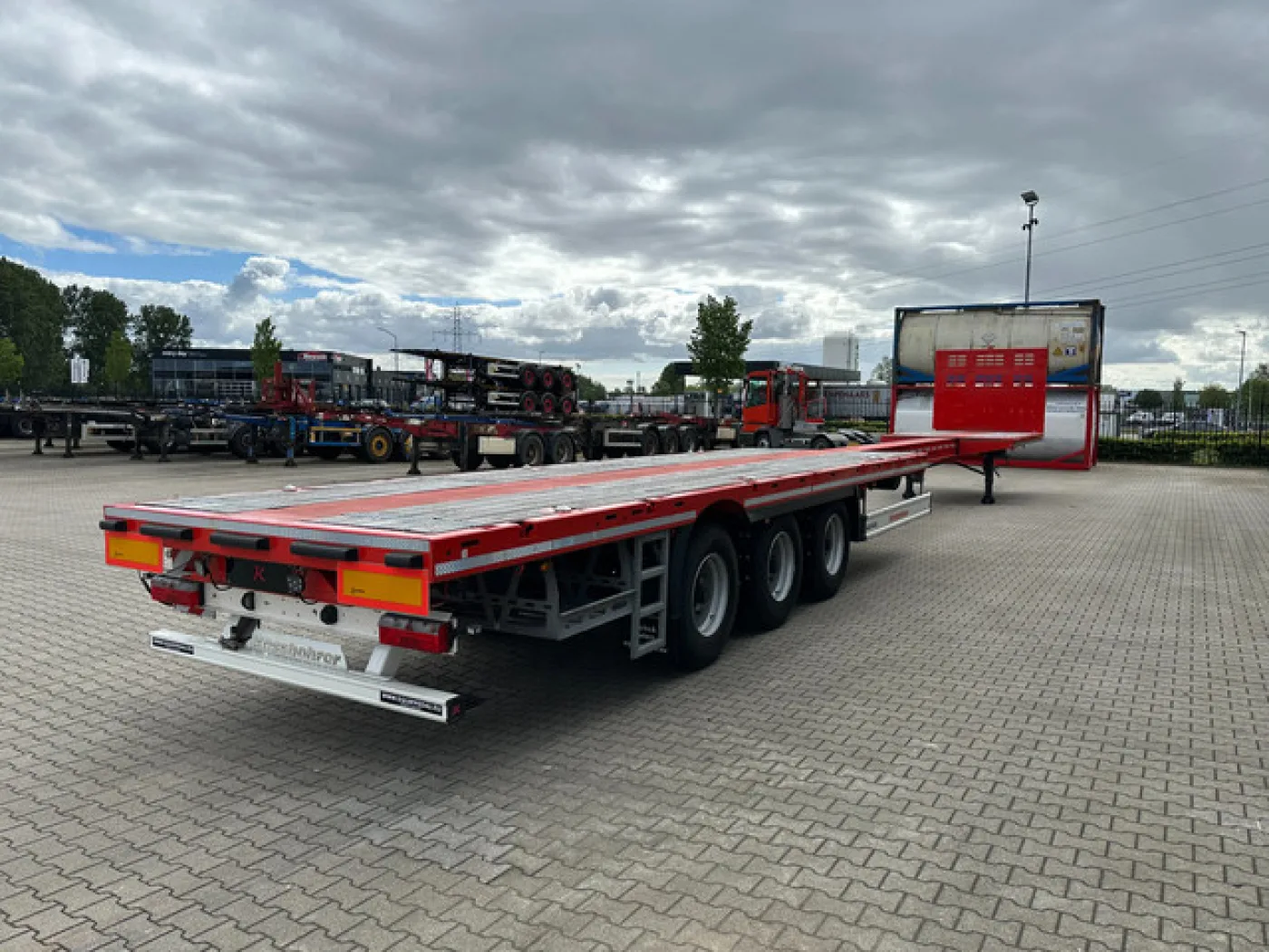 new and unused Heavy-Duty flatbed / 690cm extendable / steering axle / lift axle / twistlocks / timberstakes / NL-trailer / APK: 04-2027 - 5