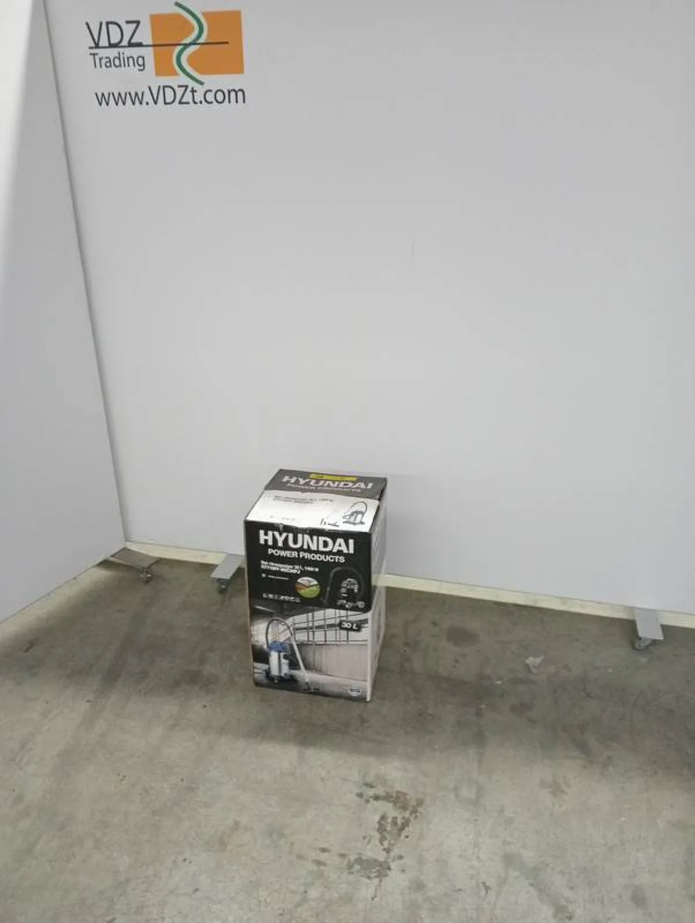 Vacuum cleaner. Wet or dry - 2