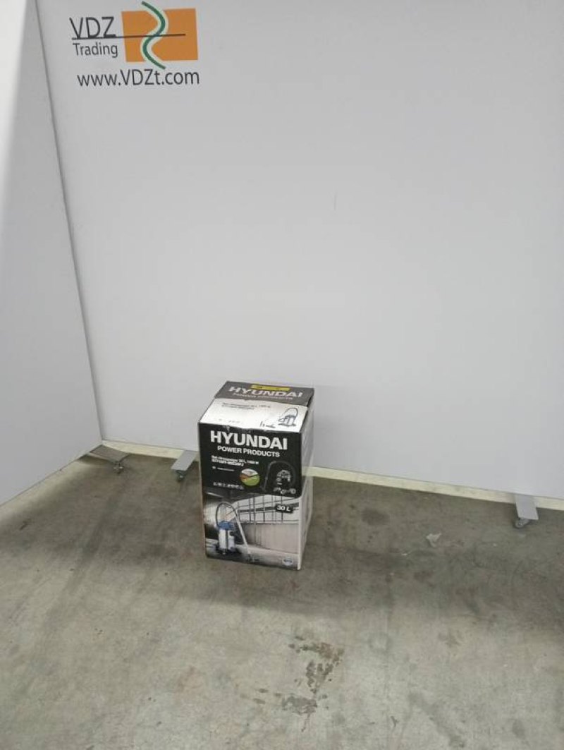 Vacuum cleaner. Wet or dry