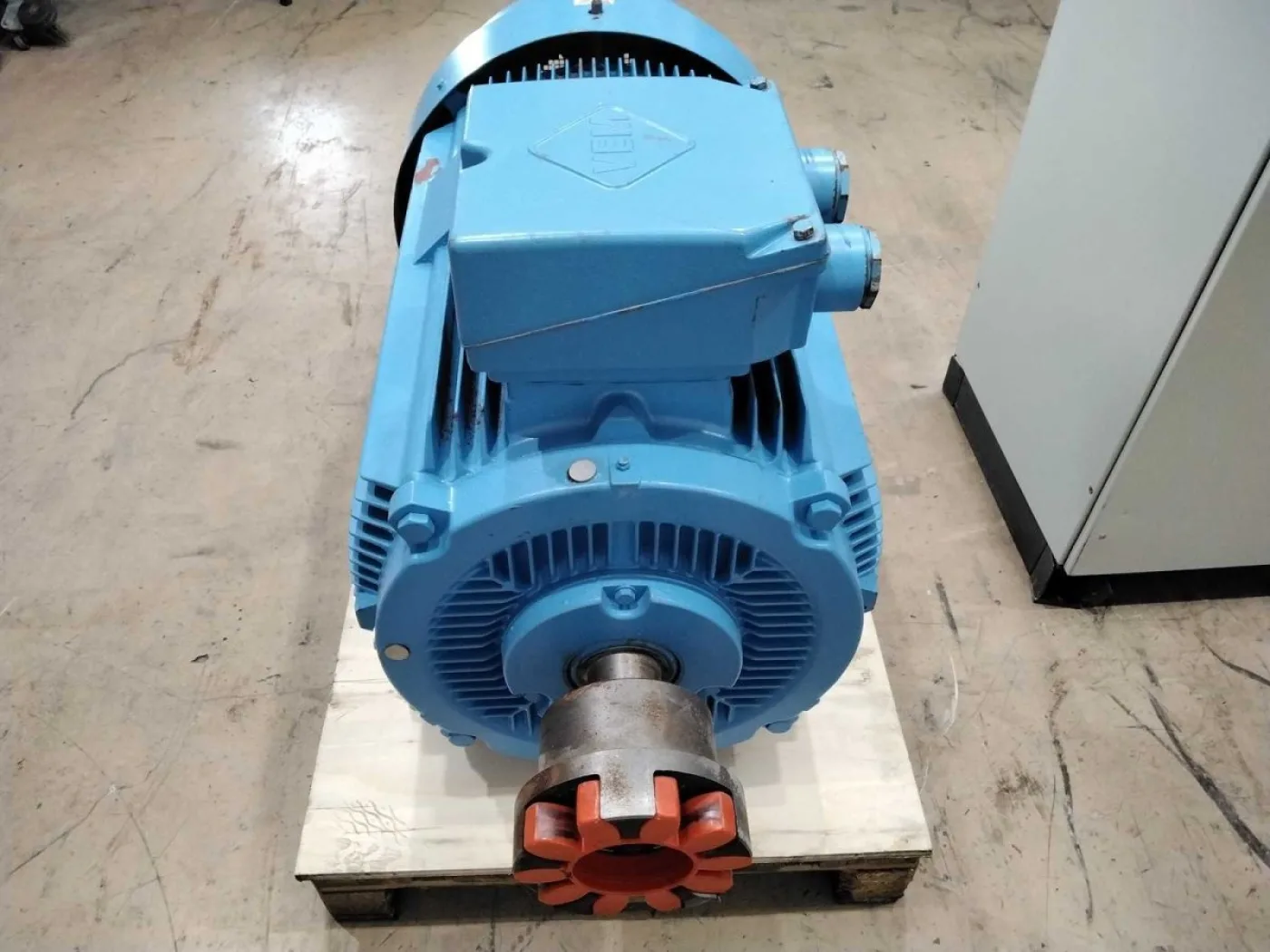 VEM Elektromotor inkl. ABB-Steuerschrank mit Umformer - 4