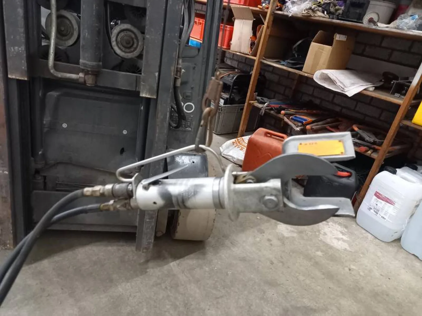 Leg cutter with hydraulic pump - 2