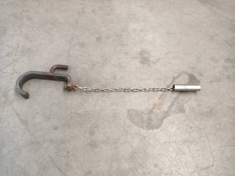 Bleeding hooks slide