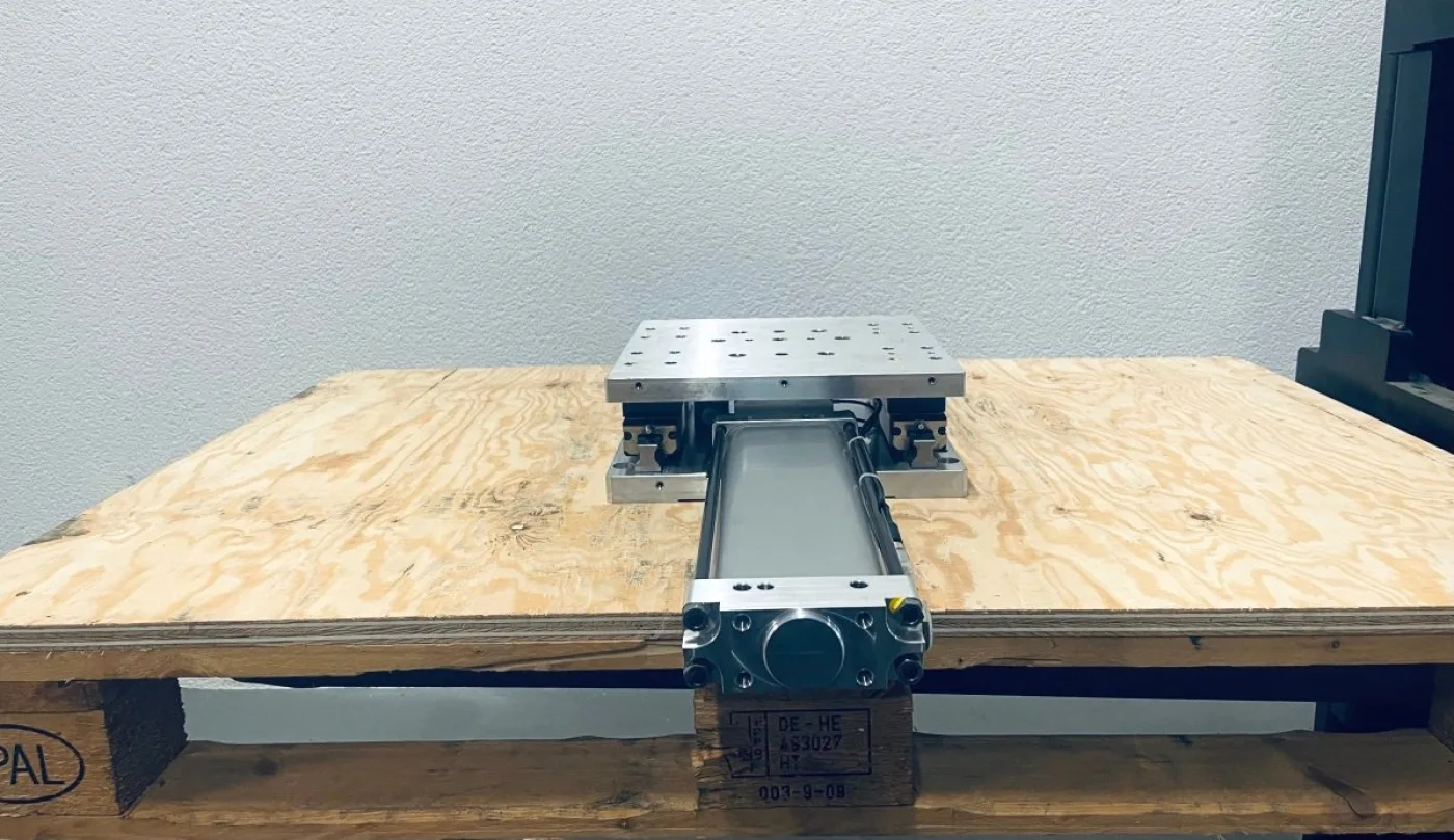 Tünkers Pneumatische Lineareinheit LE100-300 VRL SB T02-4-61-4 - 4