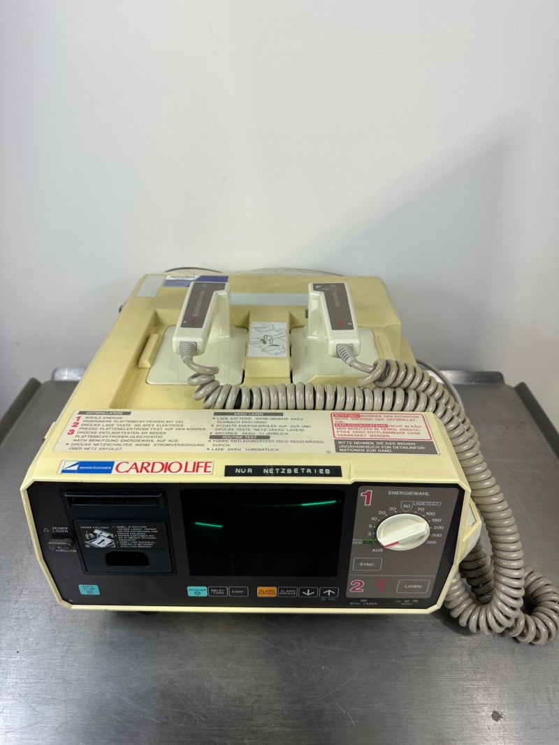Nihon Khoden Cardiolife Tec-7100G Defibrillator