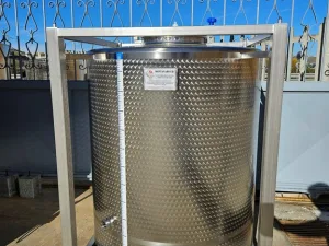 STAINLESS STEEL FORK-LIFTABLE/STACKABLE TANK, CAPACITY 1000 LITERS ABOUT, NEW EQUIPMENT