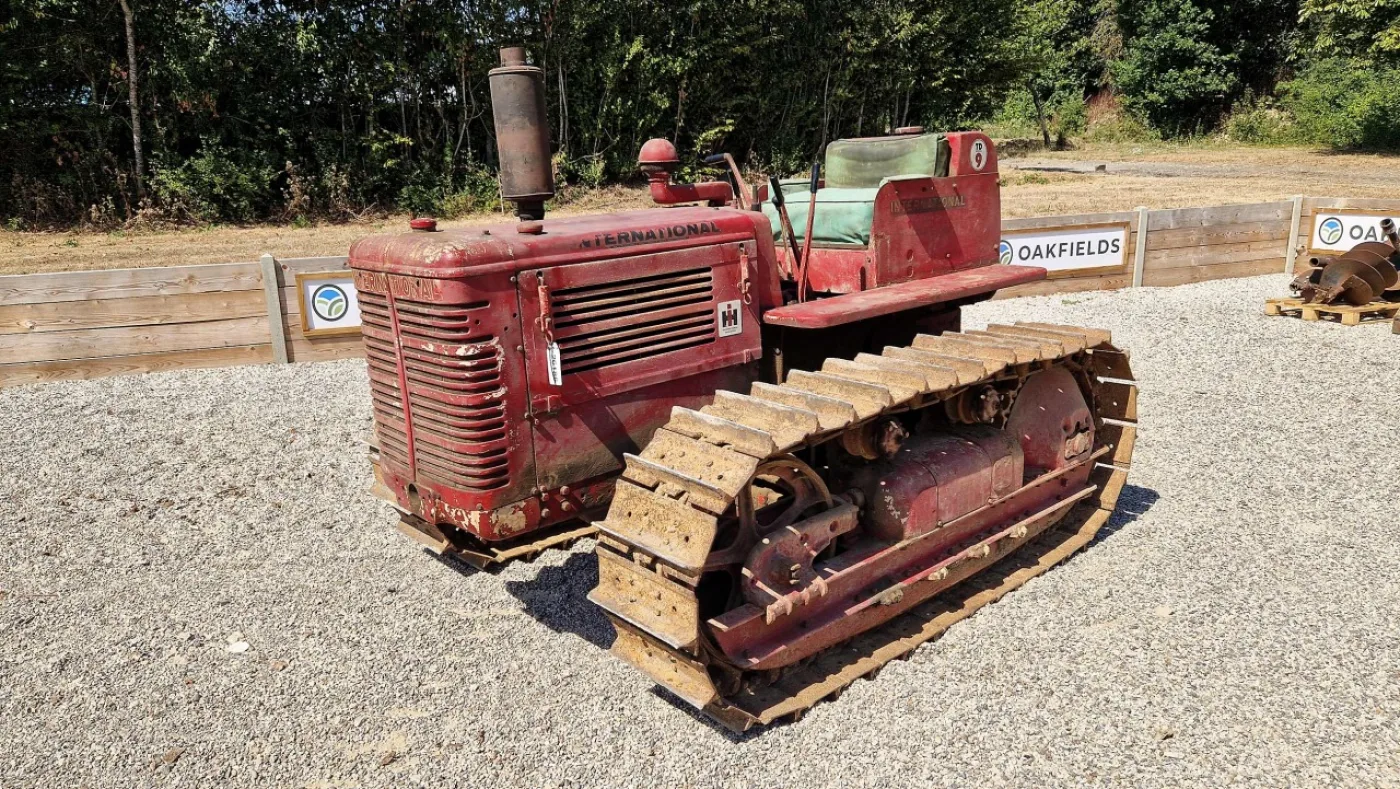 1943 International TD-9 steel tracked crawler - 1