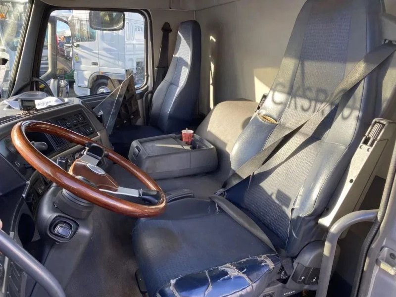 Volvo FM 370 + Euro 5 + Palfinger Z-Q170 Crane + 30ton NCH lift + Container system + hoogsta