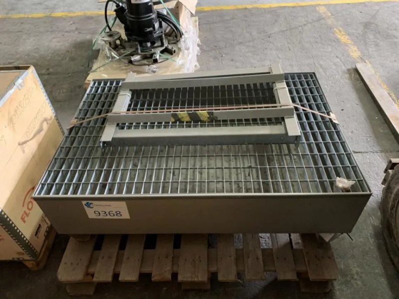 USED STAINLESS STEEL RETENTION BUCKET 200 LITERS